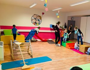 Kinderturnen (Eltern-Kind-Turnen) im Happy Families
